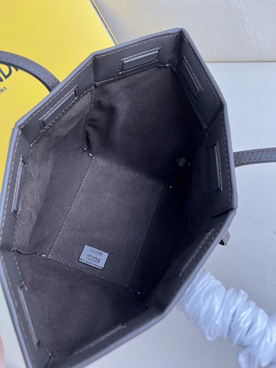 フェンディバッグ角部分ディテール